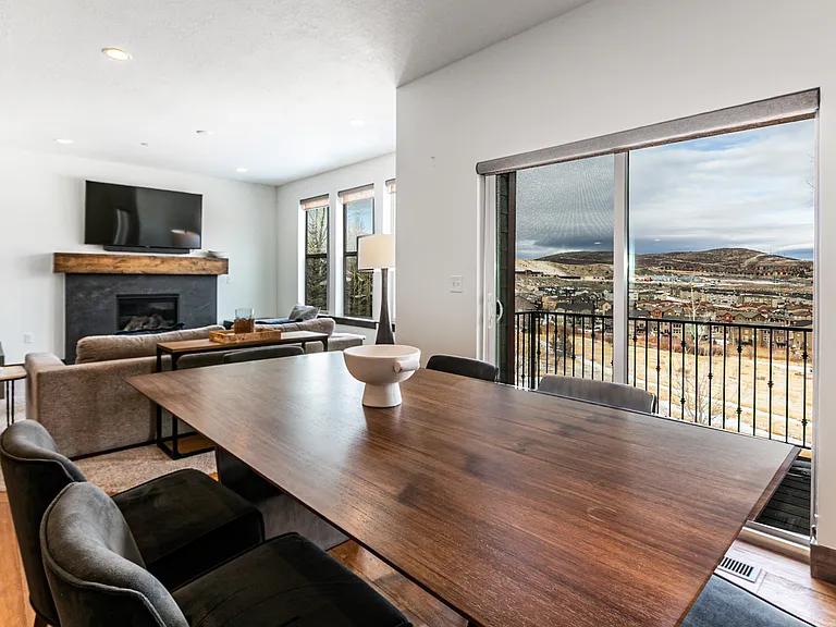 924 W Abigail Dr — Photo 6