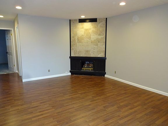5th image of 2-635 E Olive Ave #2