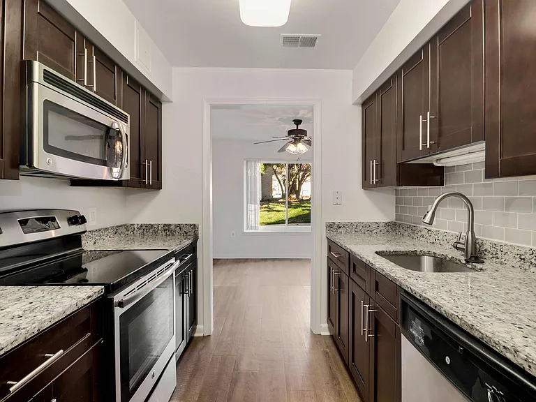 Annen Woods Apartments — Photo 41