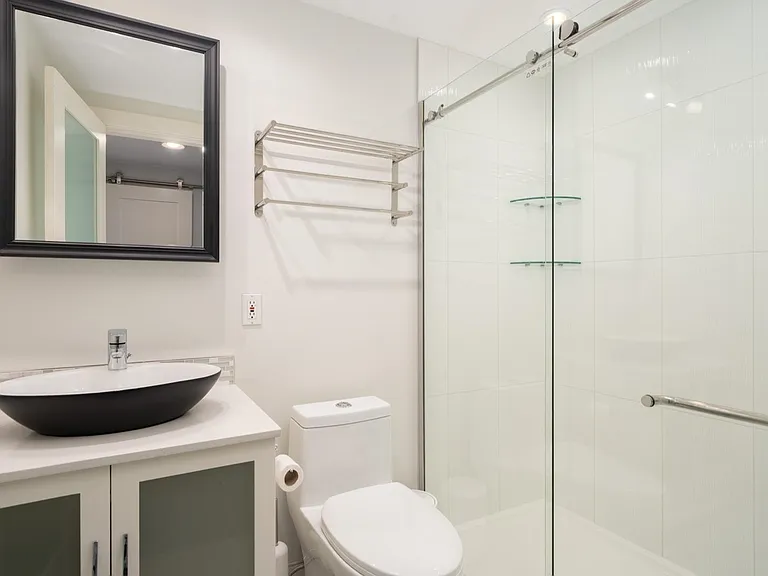 3546 Point Grey Rd #B — Photo 11