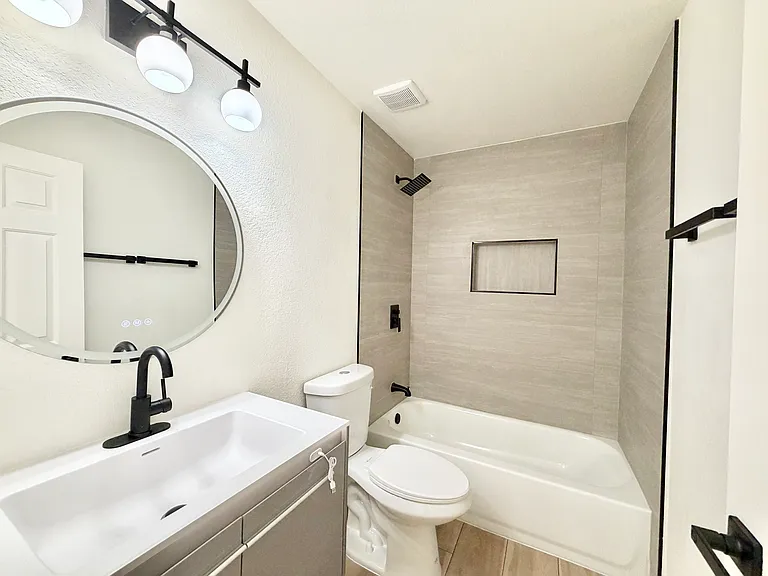 8221 Grassy Point Cir — Photo 15