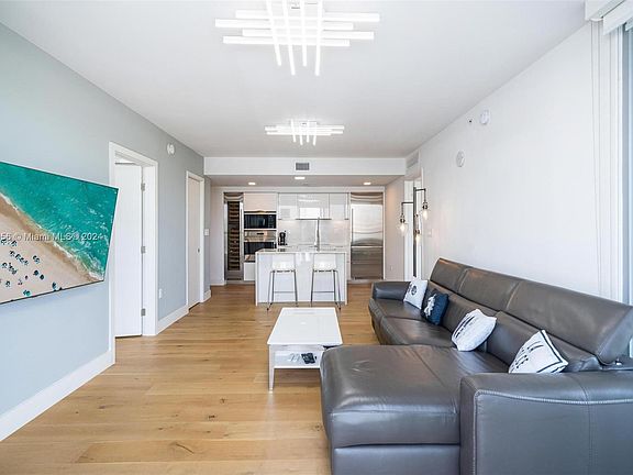 3rd image of 9521 E Bay Harbor Dr #506