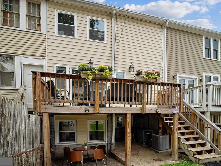 1462 Spring Rd NW #B — Photo 3