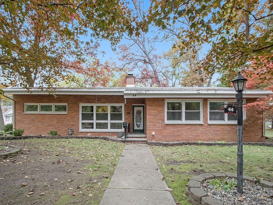 1st image of 44 Woodmer Ln