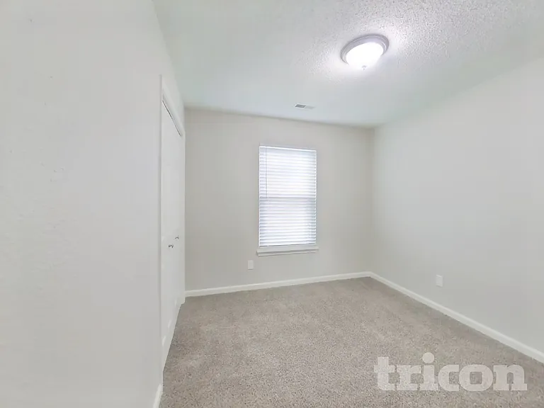 2880 Lakestream Dr — Photo 17
