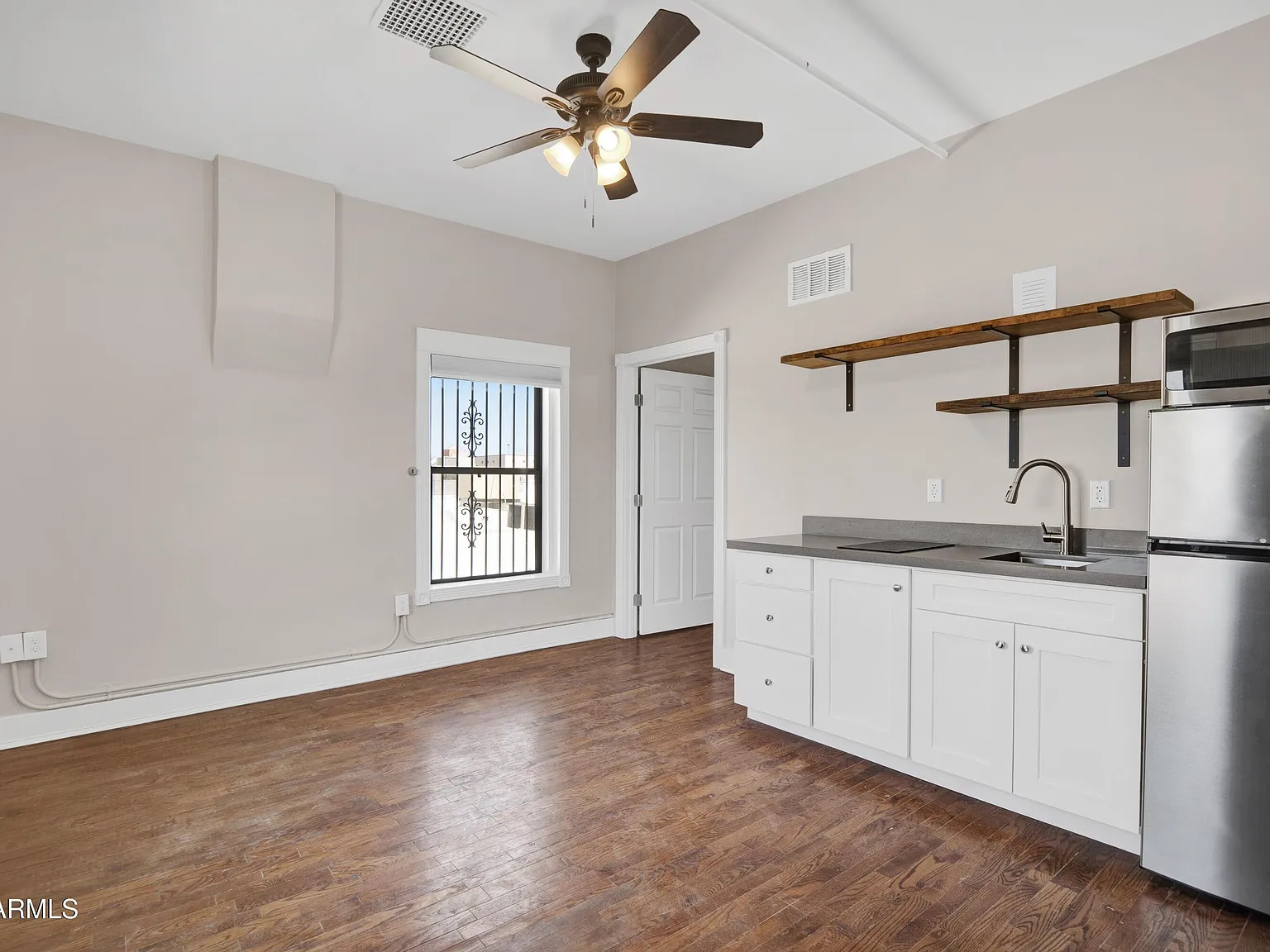 1 bed, 1.0 bath, 393 sqft, $1,250 — Photo 2