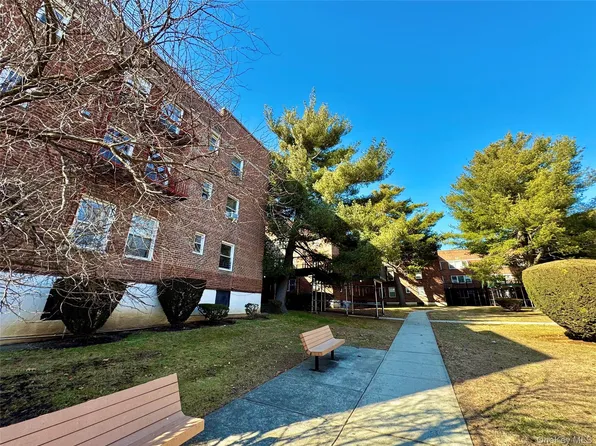 138-29 Jewel Ave #2D, Kew Garden Hills, NY 11367