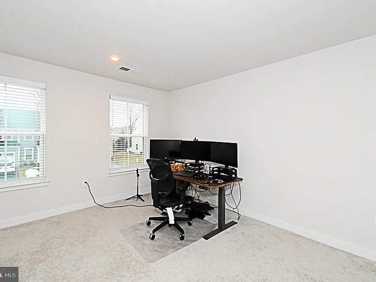 500 Sterling Dr — Photo 36