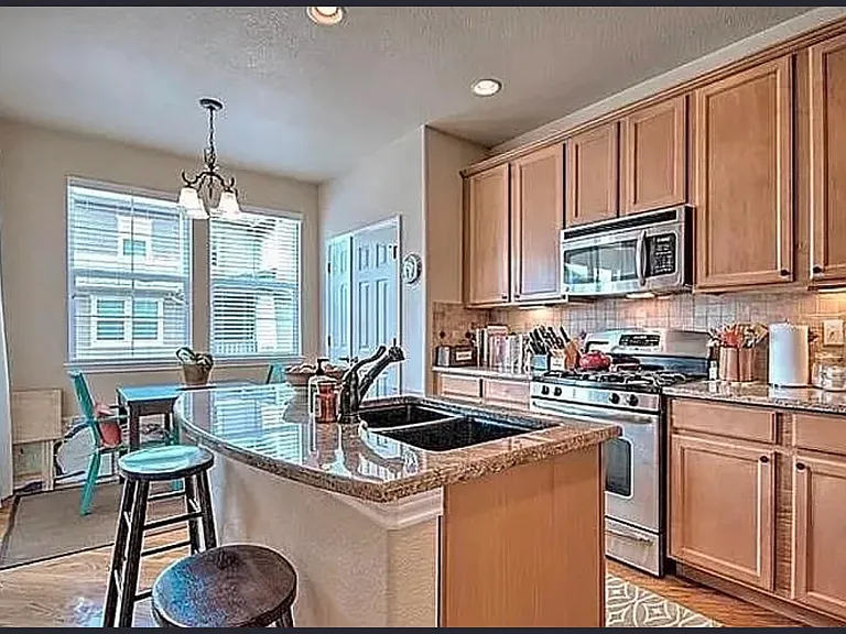 10827 Creede Crk — Photo 2