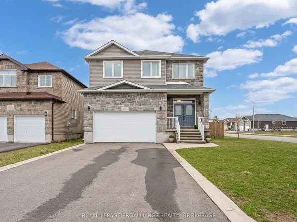 1567 Albany Dr, Kingston, ON K7P 0L9