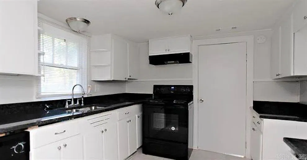 2 bed, 840 sqft, $900 — Photo 2