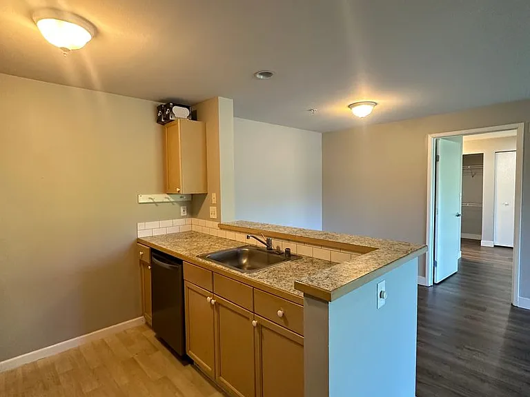 Interlake Apartments — Photo 14