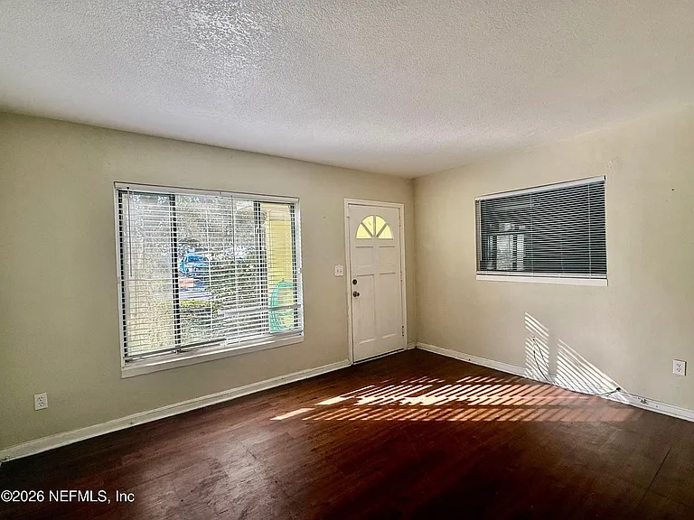 7118 Pellias Rd — Photo 4