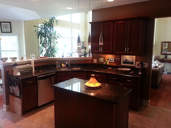 5th image of 9 Hepburn Ln
