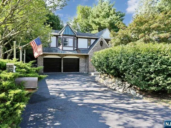 69 Clayton St, Hillsdale, NJ 07642