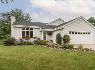 314 Stonebrook Dr, Waukesha, WI 53186