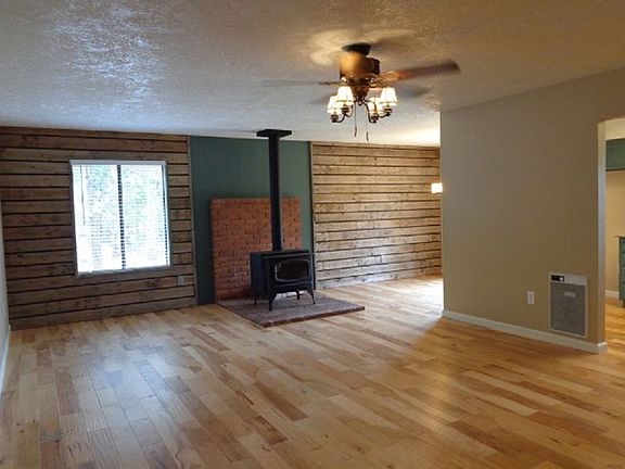 3rd image of 41735 Merriman Ln