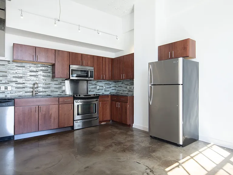 Riverview Lofts — Photo 9