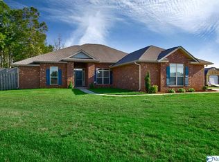 108 Cedar Court Ln, Huntsville, AL 35811