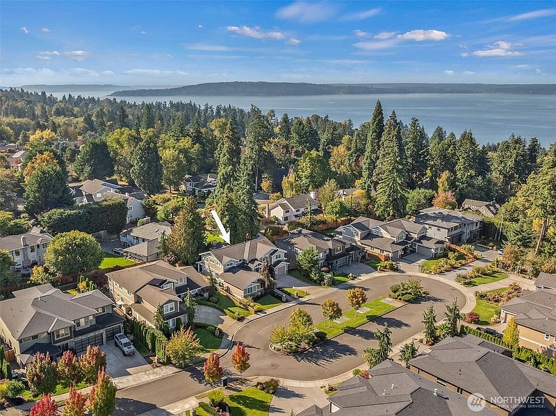 2nd image of 627 SW 185th