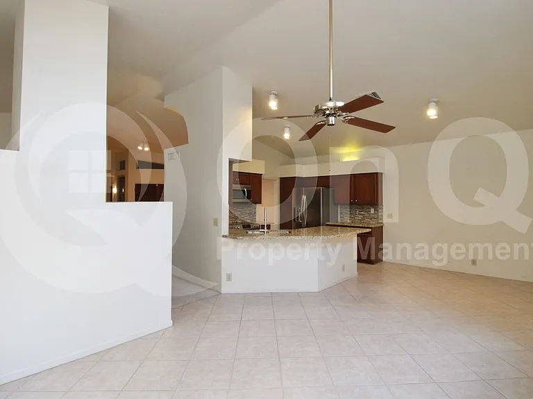 315 W Marconi Ave — Photo 9