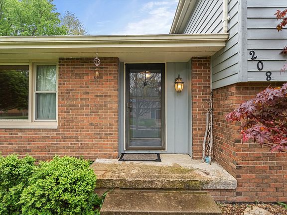 3rd image of 208 S Meadowhill Ln