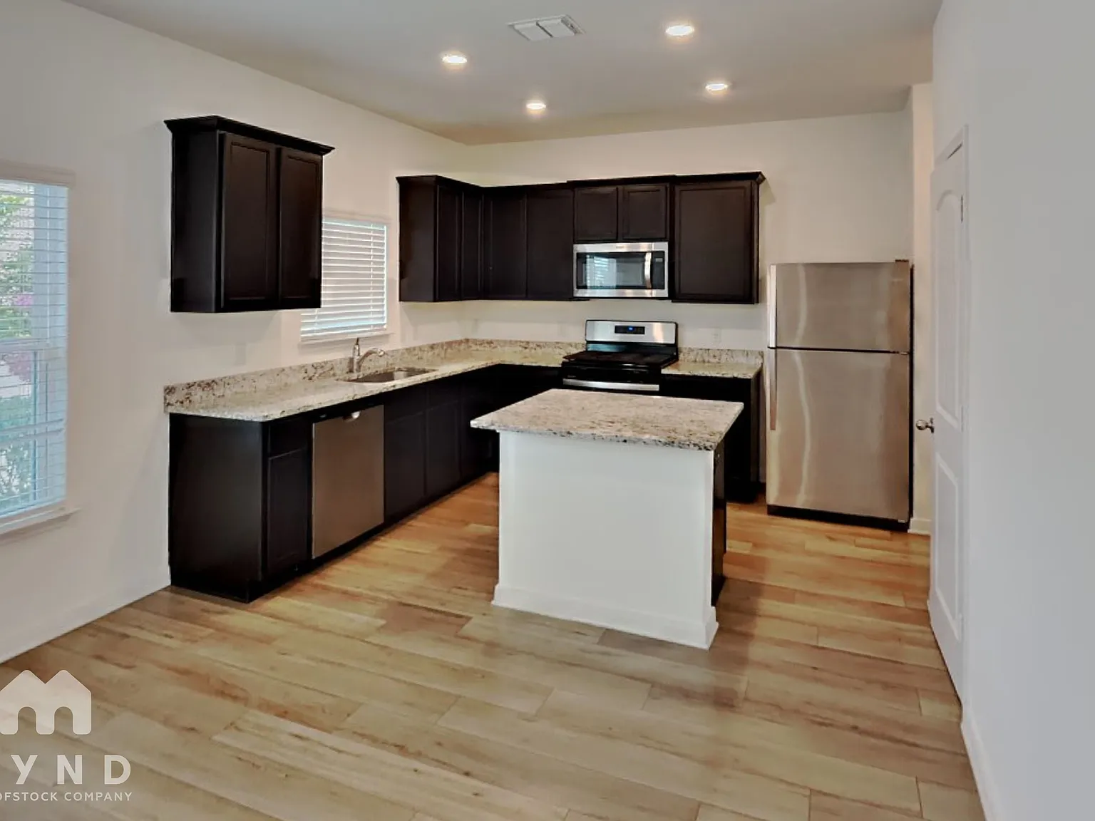 3 bed, 2.5 bath, 1344 sqft, $1,599 — Photo 4