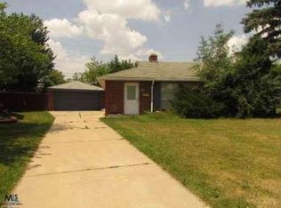 26371 Dale Ct, Roseville, MI 48066