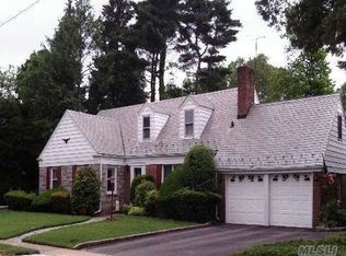 91 Bulson Rd, Rockville Centre, NY 11570