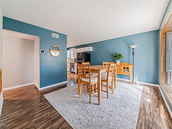 4th image of 30127 Phillips Ave