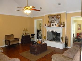 3rd image of 110 Continental Dr