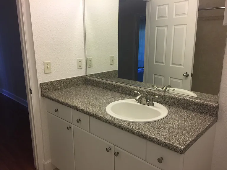 304 E South St #1019 — Photo 18