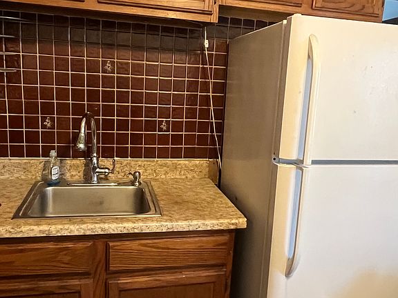 5th image of 17 Riverside St