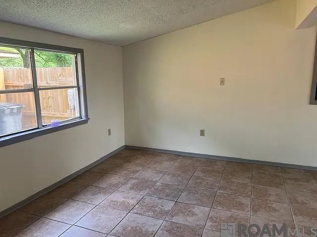 2464 Kensington Dr — Photo 26