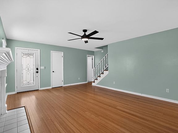 4th image of 402 Sandy Ridge Cir