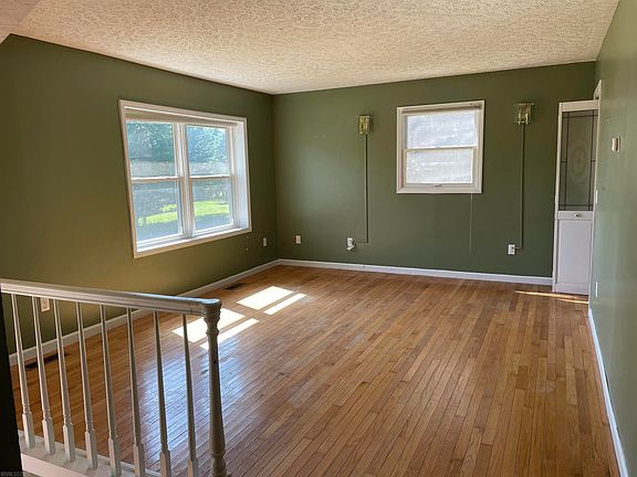 5th image of 25 Surry Cir S