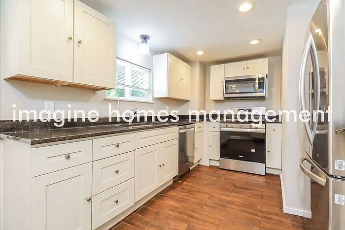 3 bed, 2.0 bath, 1440 sqft, $1,995 — Photo 4