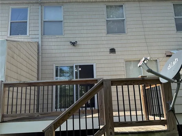 305 Sturbridge Village Dr, Hazelwood, MO 63042