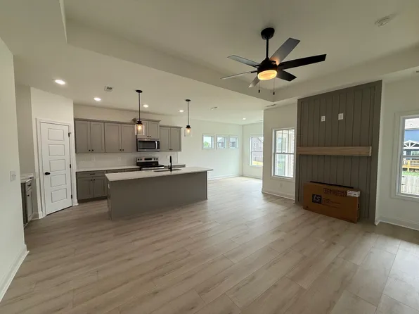 313 Galway Dr, Clarksville, TN 37042