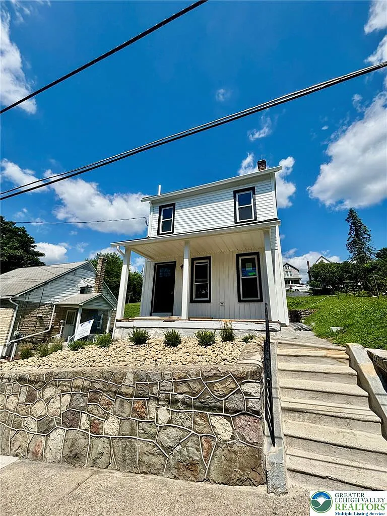 3 bed, 600 sqft, $2,400 — Photo 1