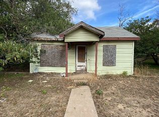 205 E Fleming Ave, Comanche, TX 76442