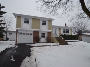 1392 Westbury Dr, Hoffman Estates, IL 60192