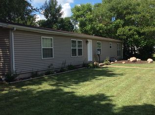 322 S Elm St, Farmer City, IL 61842