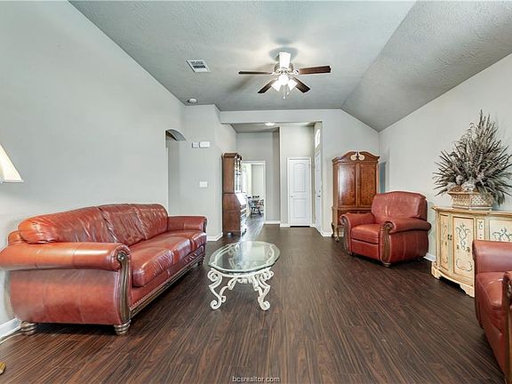 5th image of 1748 Twin Pond Cir