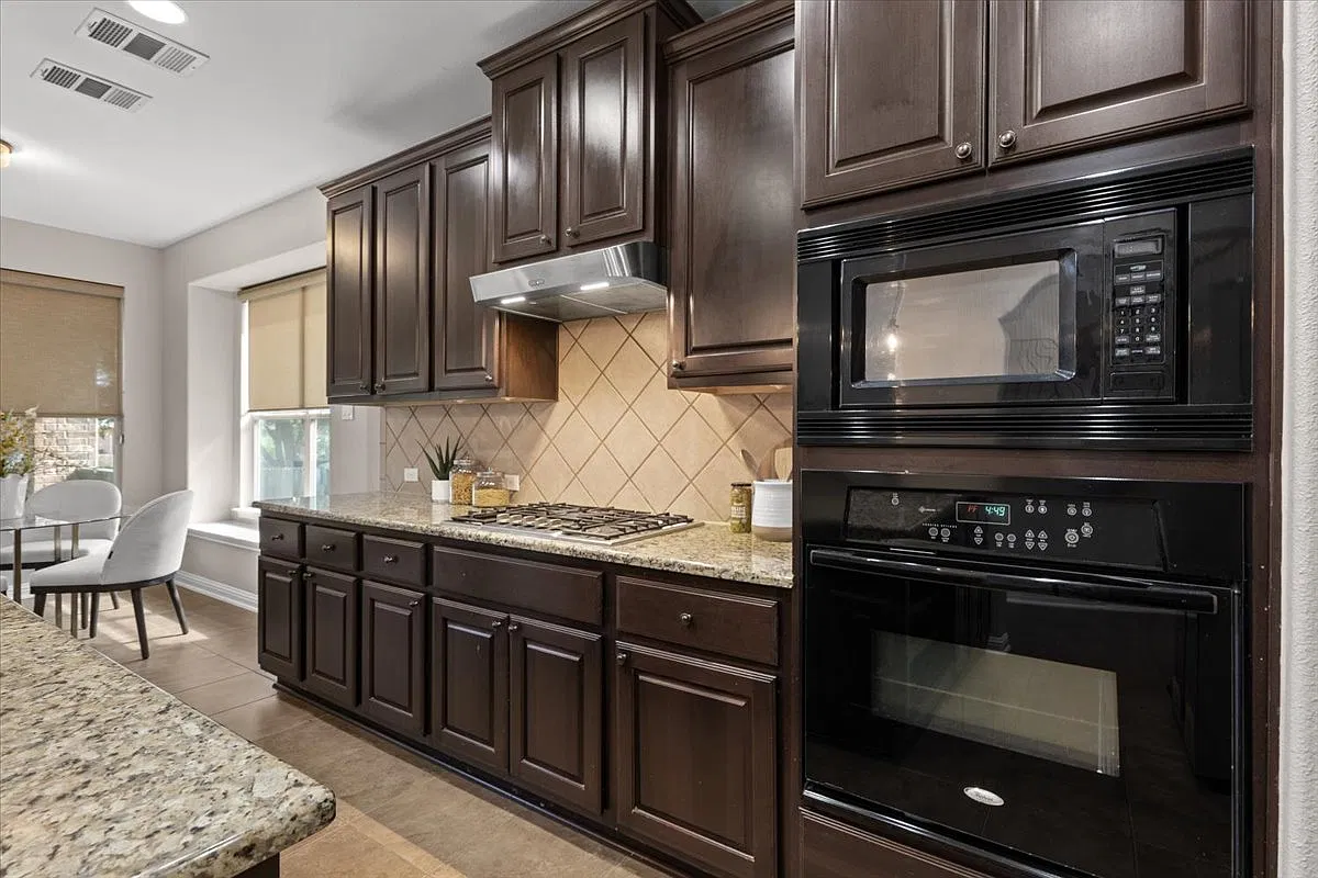 5 bed, 2978 sqft, $2,695 — Photo 3