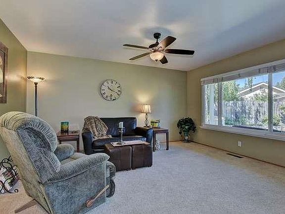 3rd image of 380 Arnold Dr