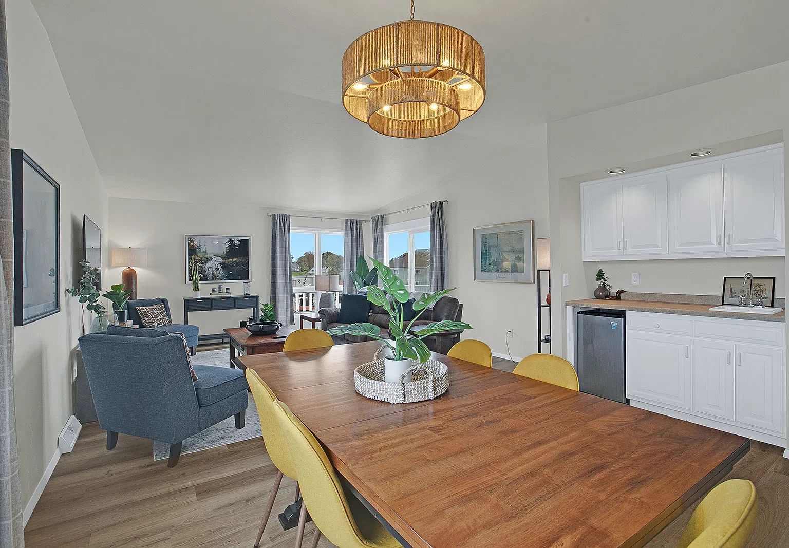 3 bed, 1600 sqft, $1,950 — Photo 2