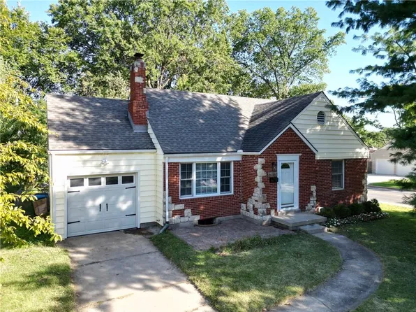 5451 Juniper St, Mission, KS 66205