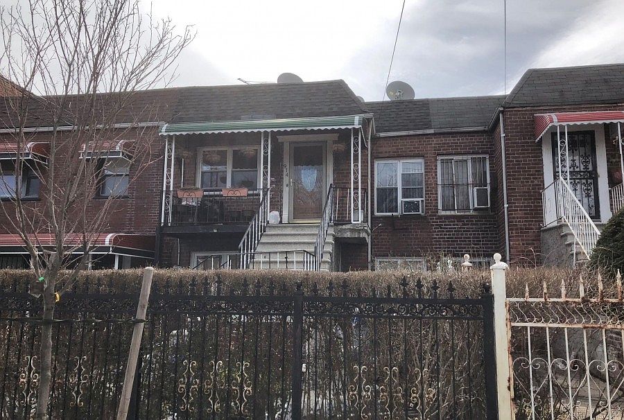 1st image of 914 E 227th St