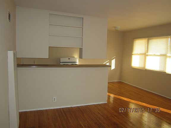 3rd image of 2260 Pine Ave APT 4